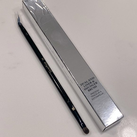 Makeup Nib Dual End Liner Smudger Brush 24 New